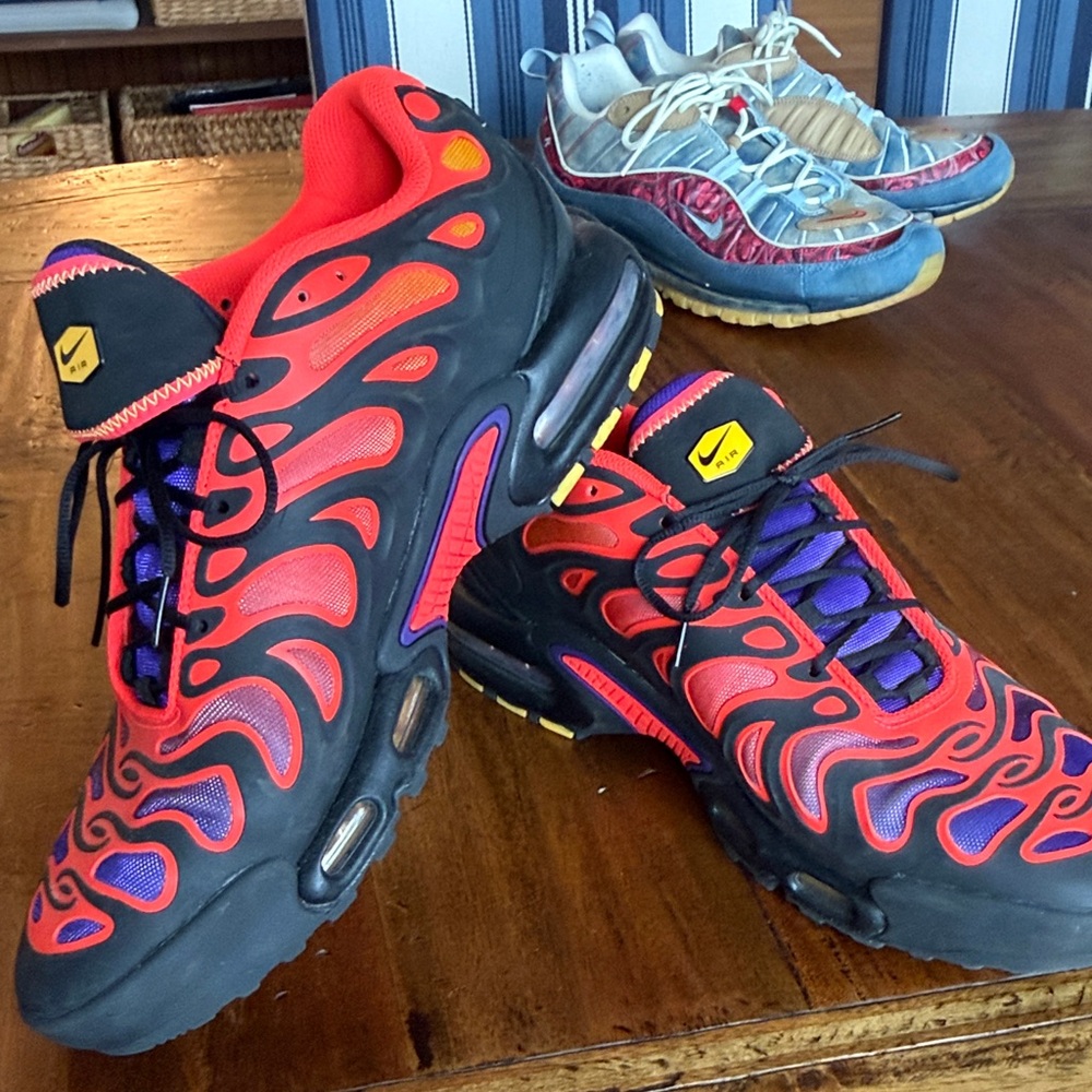 Nike Running Sneakers - Red, Blue & Black - Picture 10 of 10